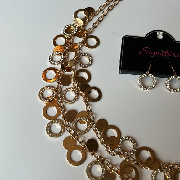 NWT! Signature Heavy gold Necklace w/Clear Rhinestones and matching earrings - Picture 3 of 6
